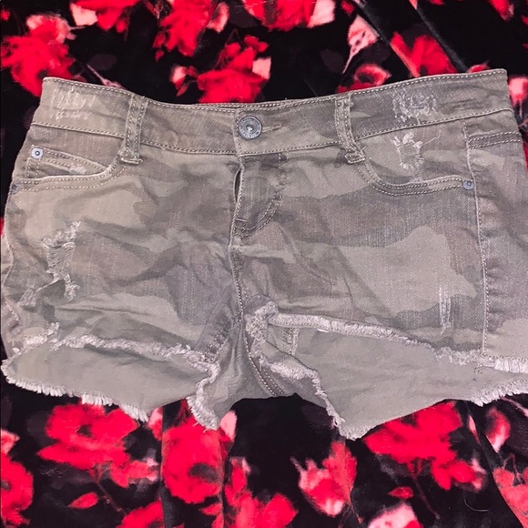 Tilly's Pants - Camo Shorts
